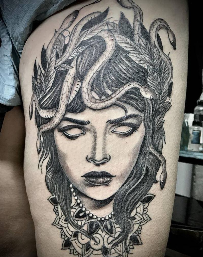 蛇发美女纹身图片_腿部欧美写实美杜莎蛇发美女纹身图案