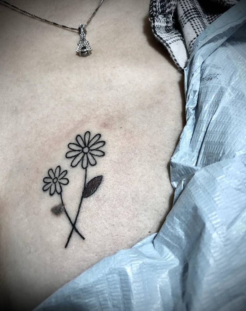 小雏菊纹身图片_胸部小雏菊小清新纹身图案