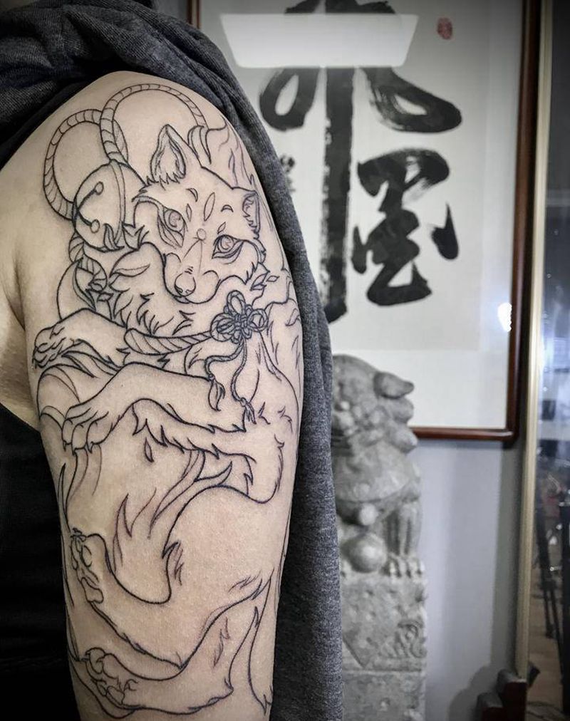 线条九尾狐纹身图片_肩部欧美写实New School九尾狐纹身图案