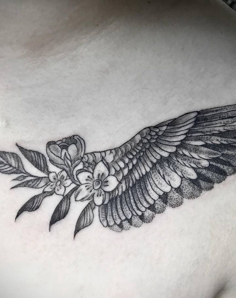 素花翅膀纹身图片_胸部欧美写实素花翅膀纹身图案