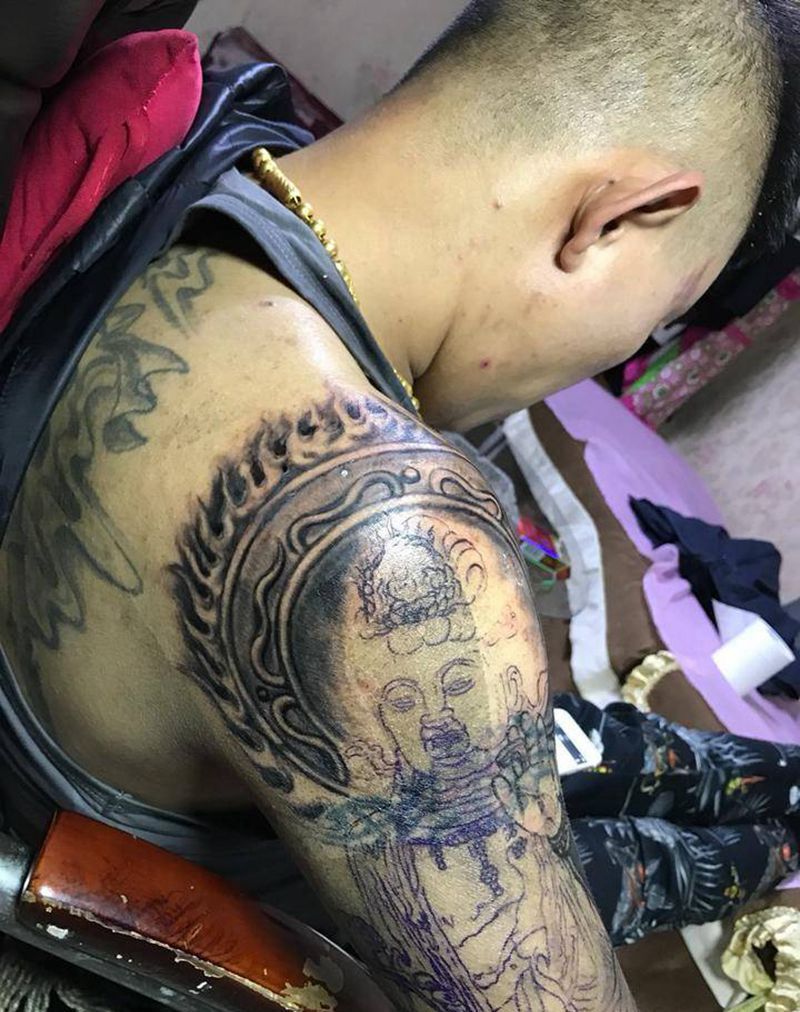 花臂进行中纹身图片