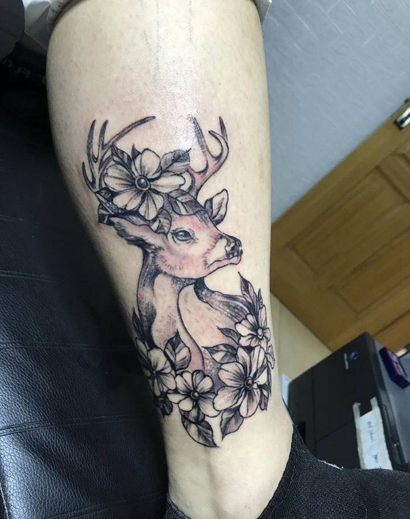 鹿纹身图片_腿部欧美写实点刺纹身图案