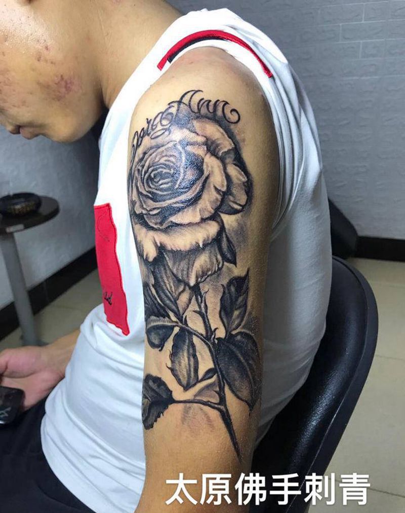 真爰纹身图片_肩部欧美写实纹身图案