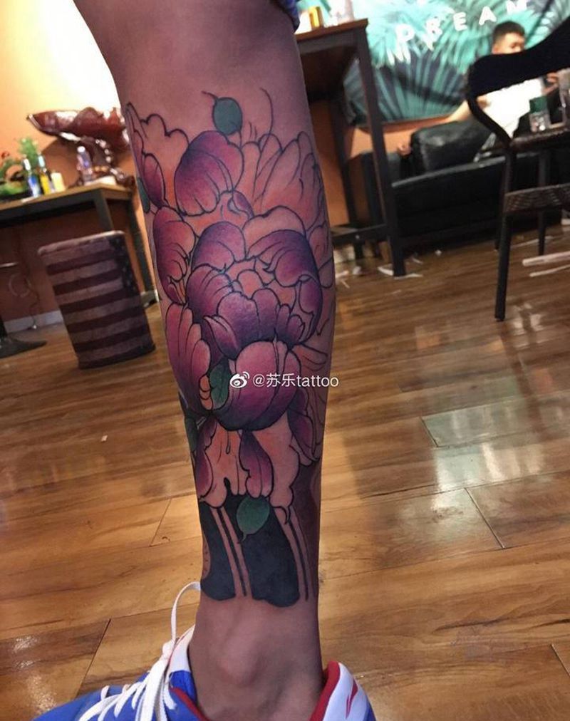 小腿花花纹身图片_腿部老传统新传统花苏乐纹身图案
