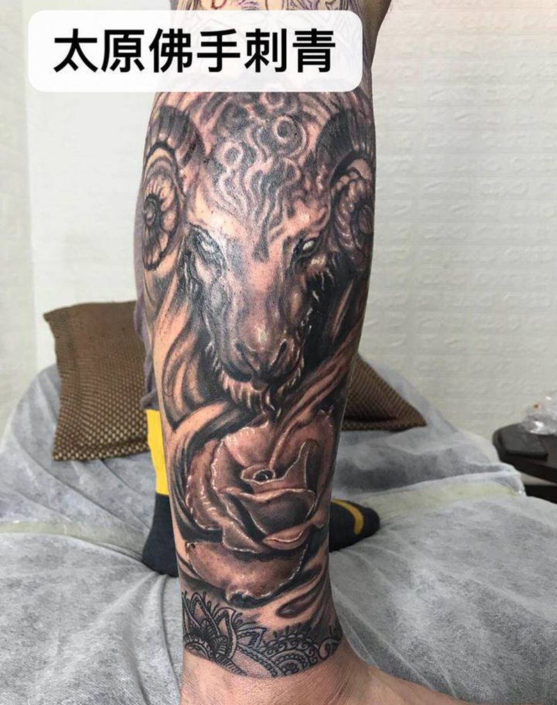 梦幻般的现实纹身图片_腿部欧美写实纹身图案