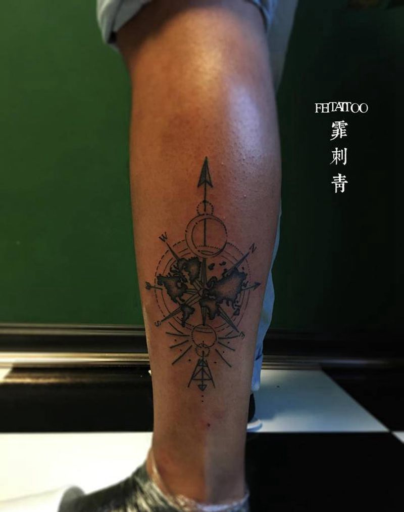 地图指南针纹身图片_腿部几何点刺纹身图案