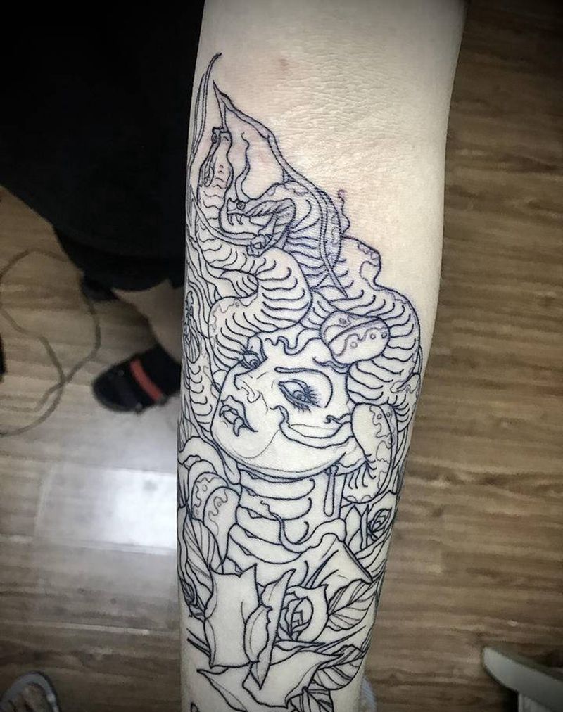 美杜莎纹身图片_手臂欧美写实美杜莎纹身图案