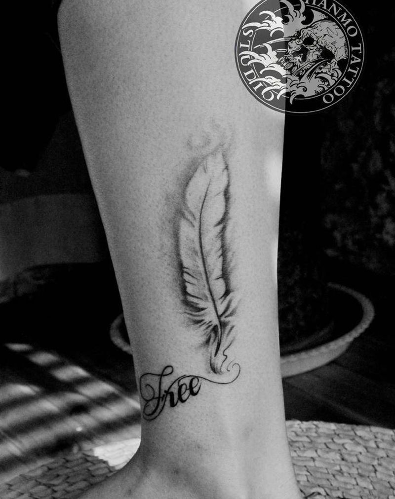 羽毛!翰墨刺青纹身图片_腿部臀部纹身图案