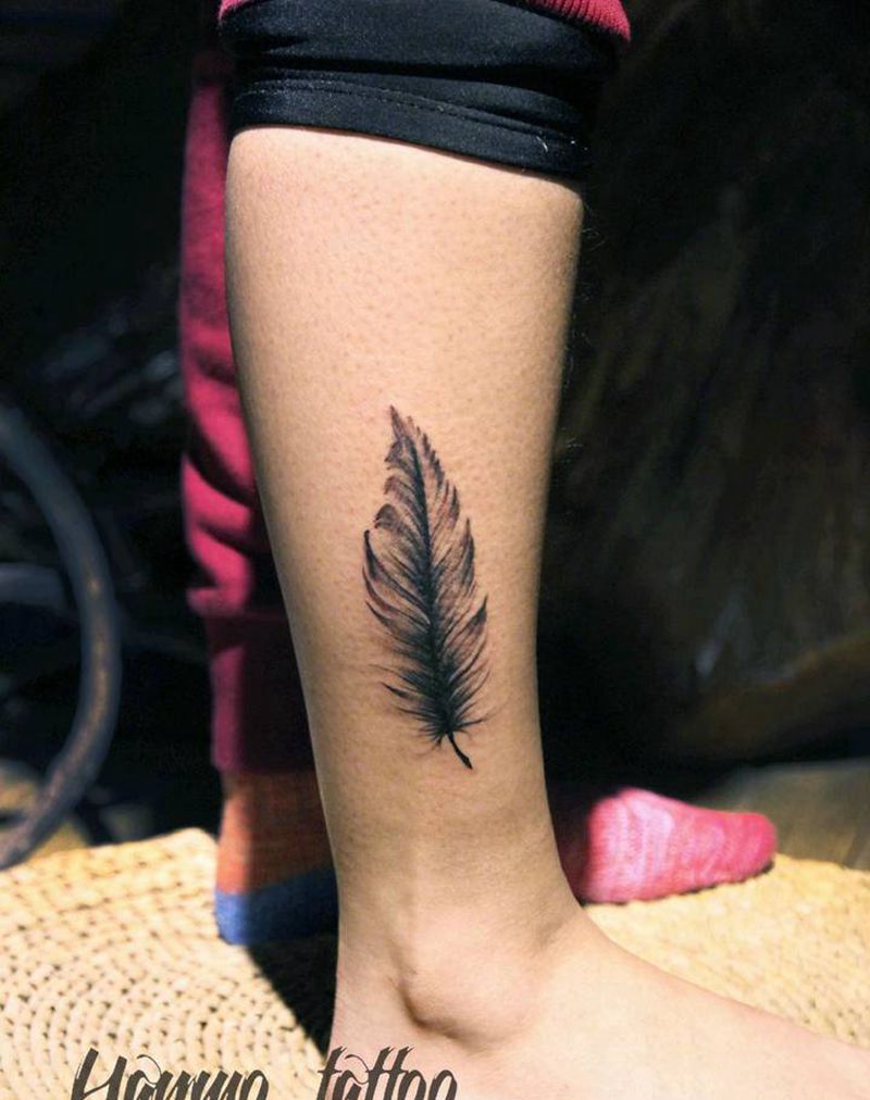 羽毛纹身图片_腿部纹身图案