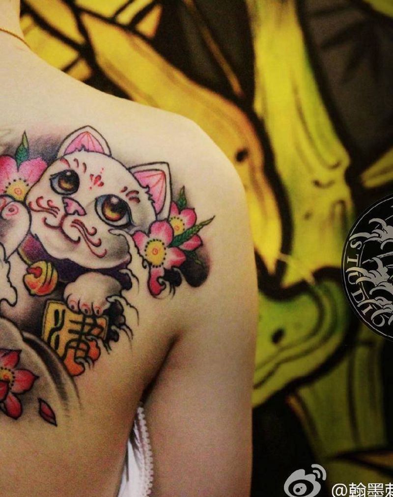 招财猫纹身图片_背部新传统纹身图案