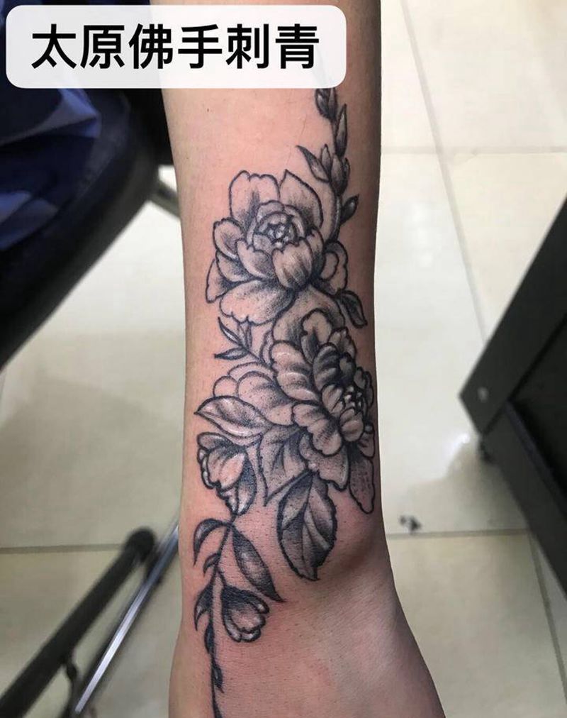 素花纹身图片_手臂点刺纹身图案