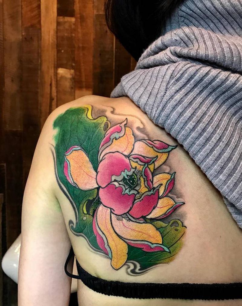 莲花纹身图片_肩部纹身图案