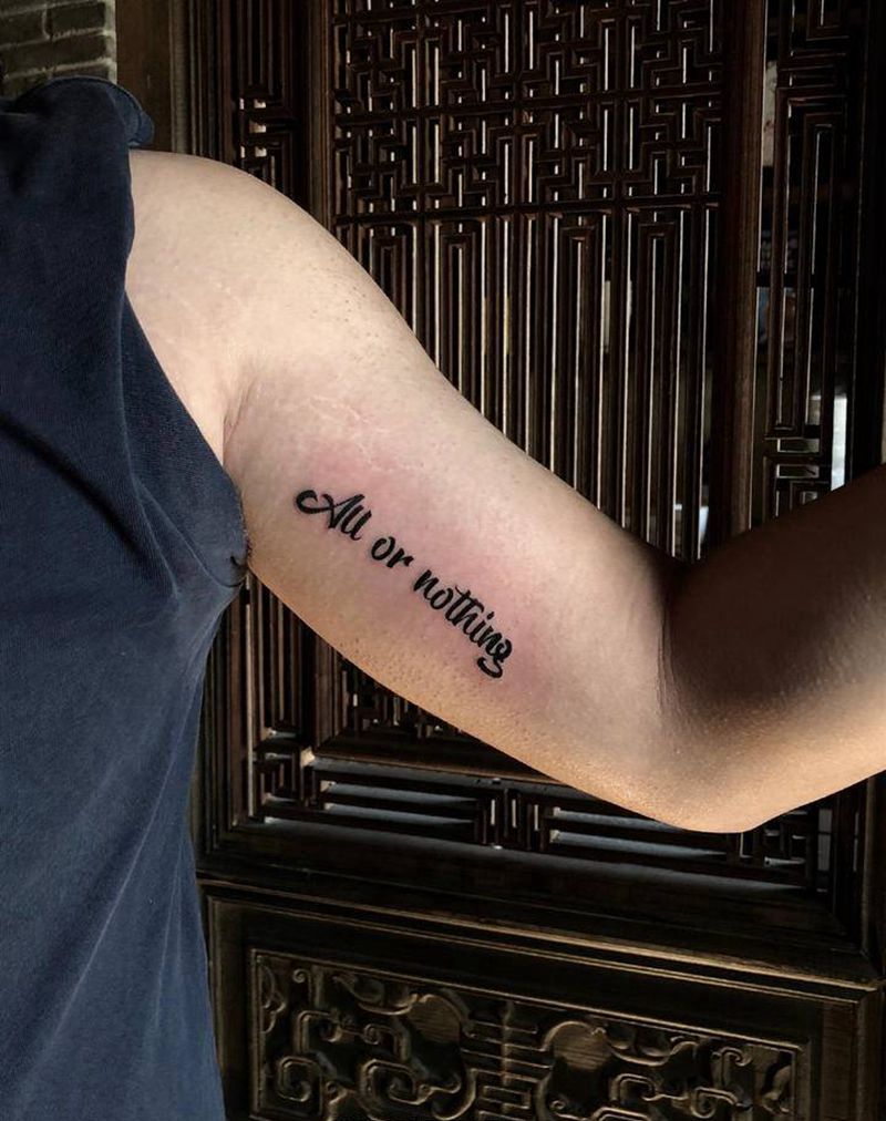 小英文字纹身图片_臀部背部纹身图案