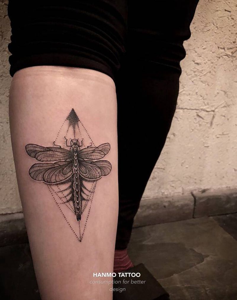 蜻蜓盖疤纹身图片_腿部纹身图案