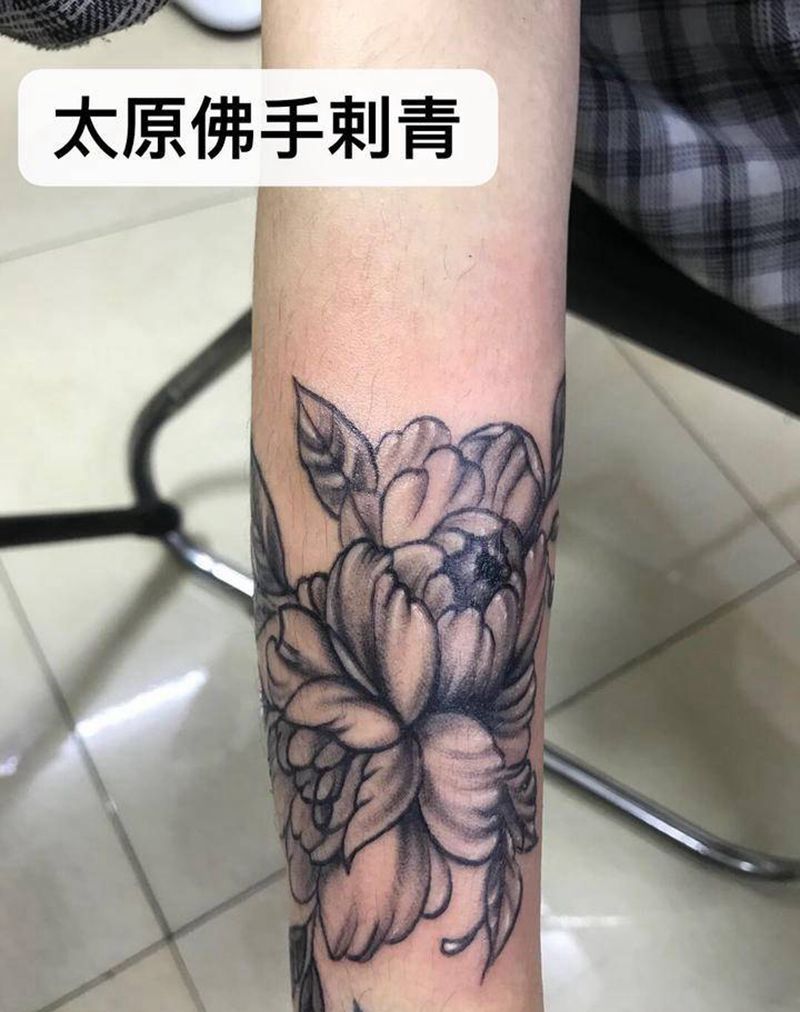 小清新素花纹身图片_手臂欧美写实纹身图案