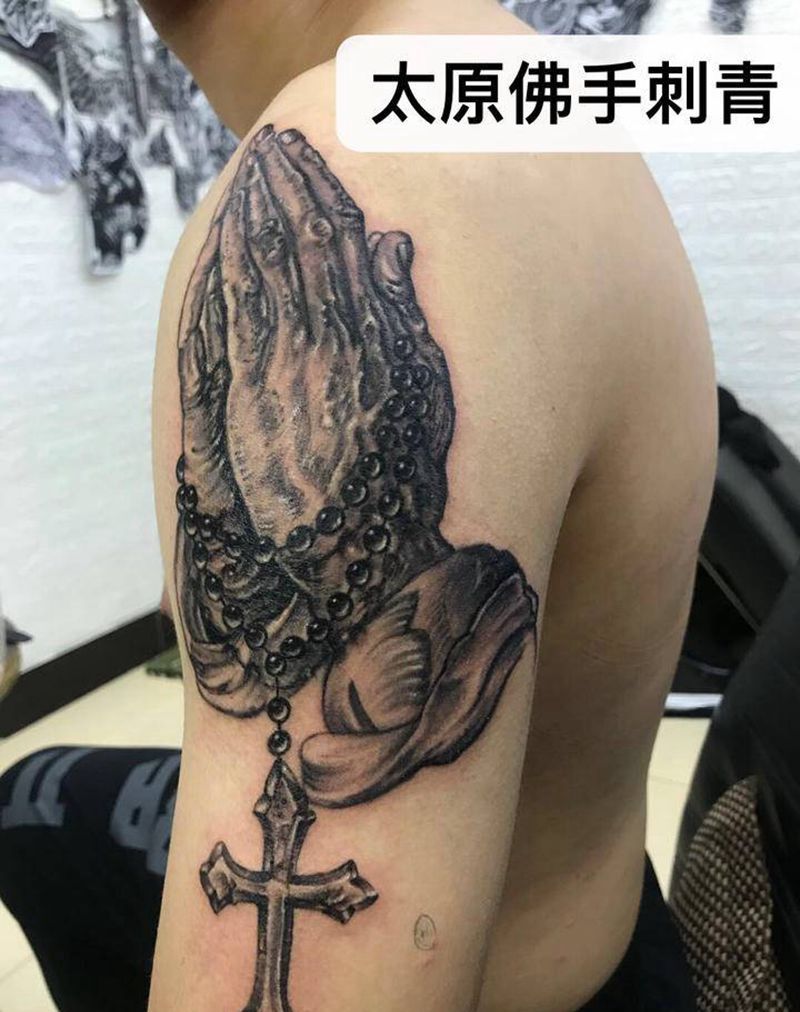 祈祷纹身图片_肩部新传统纹身图案