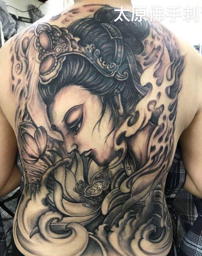 艺妓纹身图片_背部新传统纹身图案