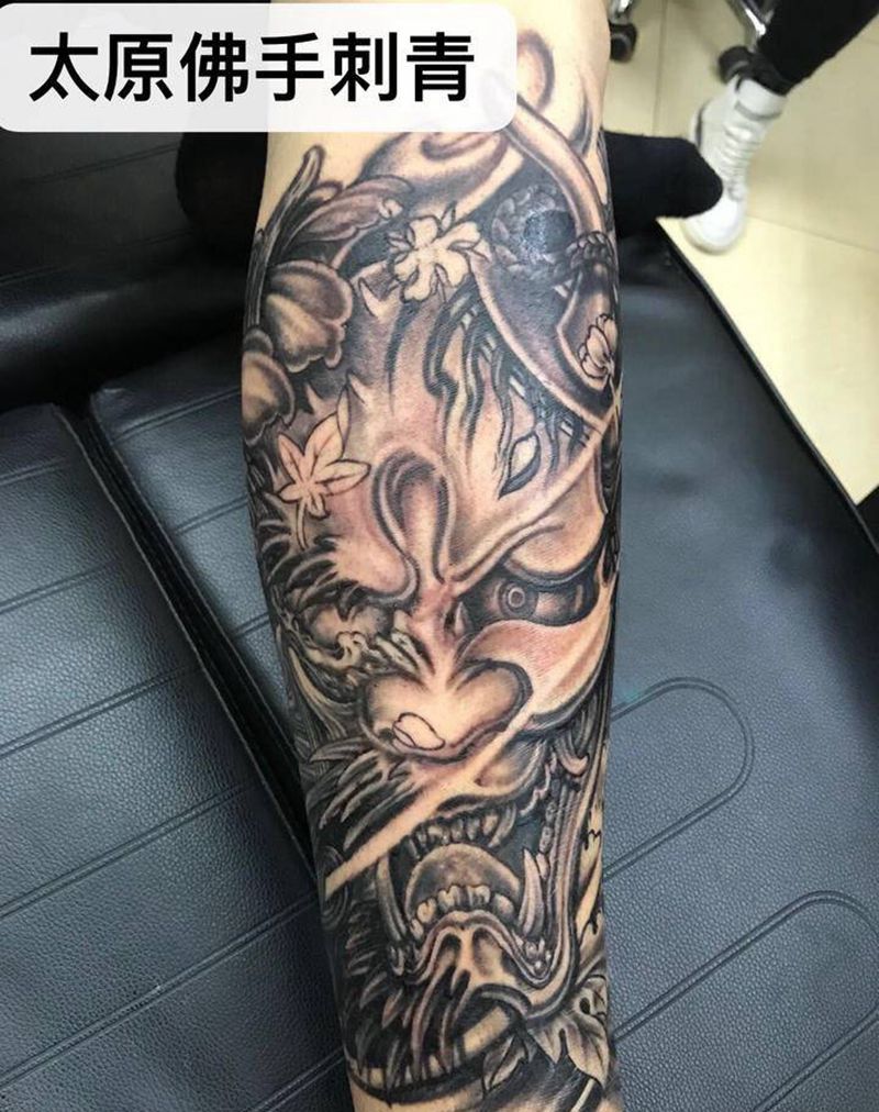 龙，般若纹身图片_腿部新传统纹身图案