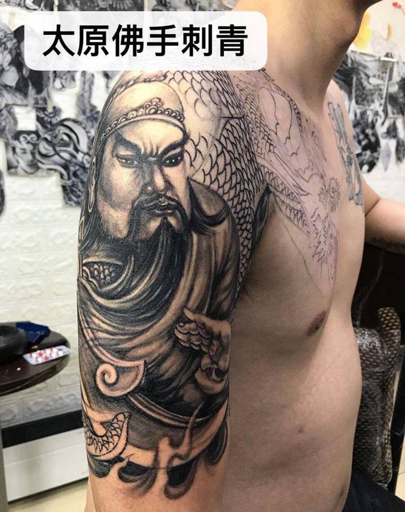 开运八方进财纹身图片_肩部胸部写实传统纹身图案