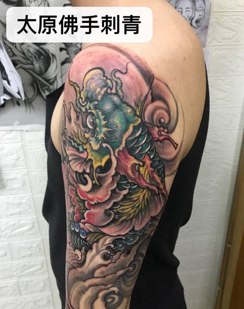 鱼纹身图片_肩部新传统纹身图案