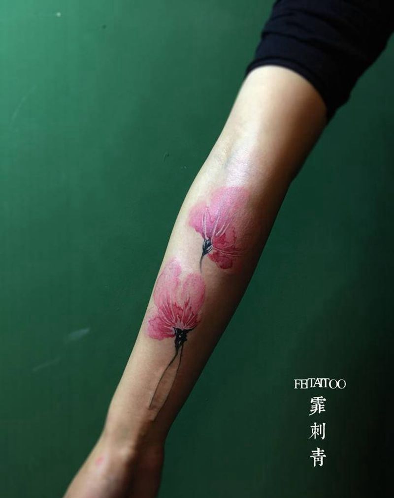 水墨花纹身图片_手臂水墨纹身图案