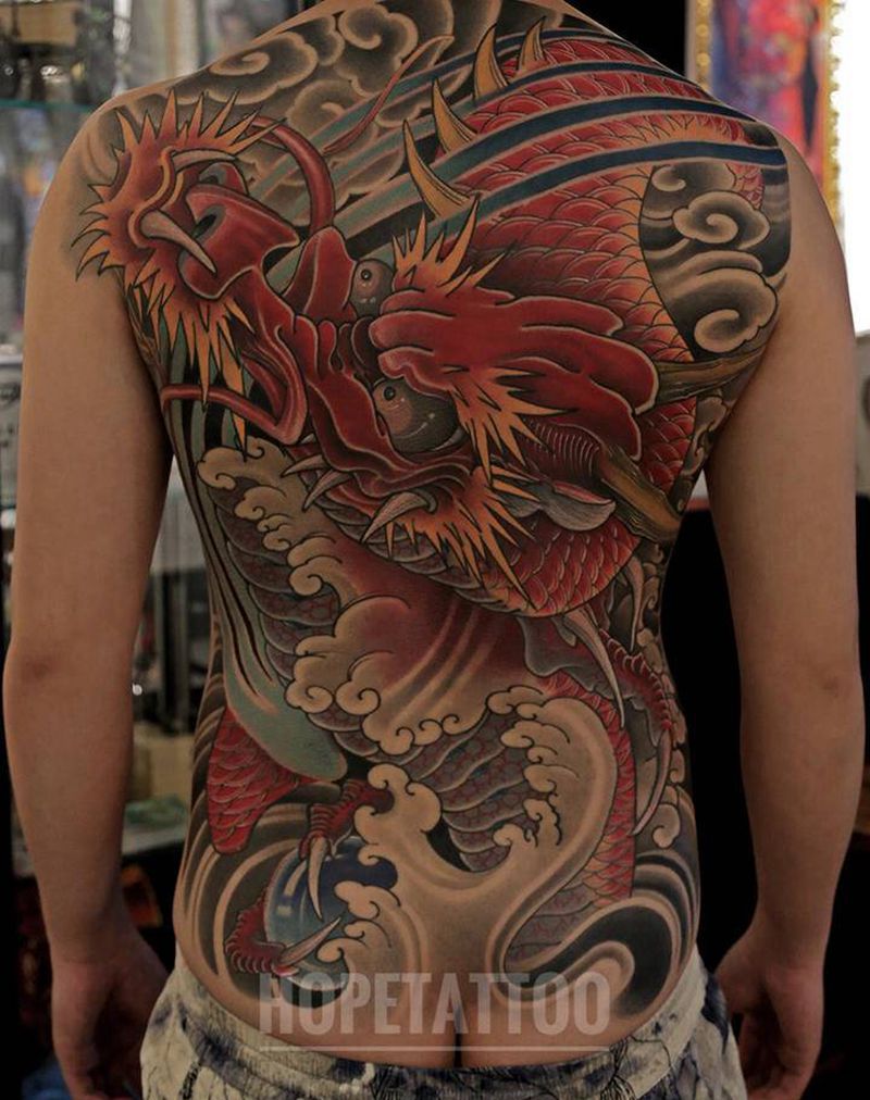 龙纹身图片_背部新传统老传统纹身图案
