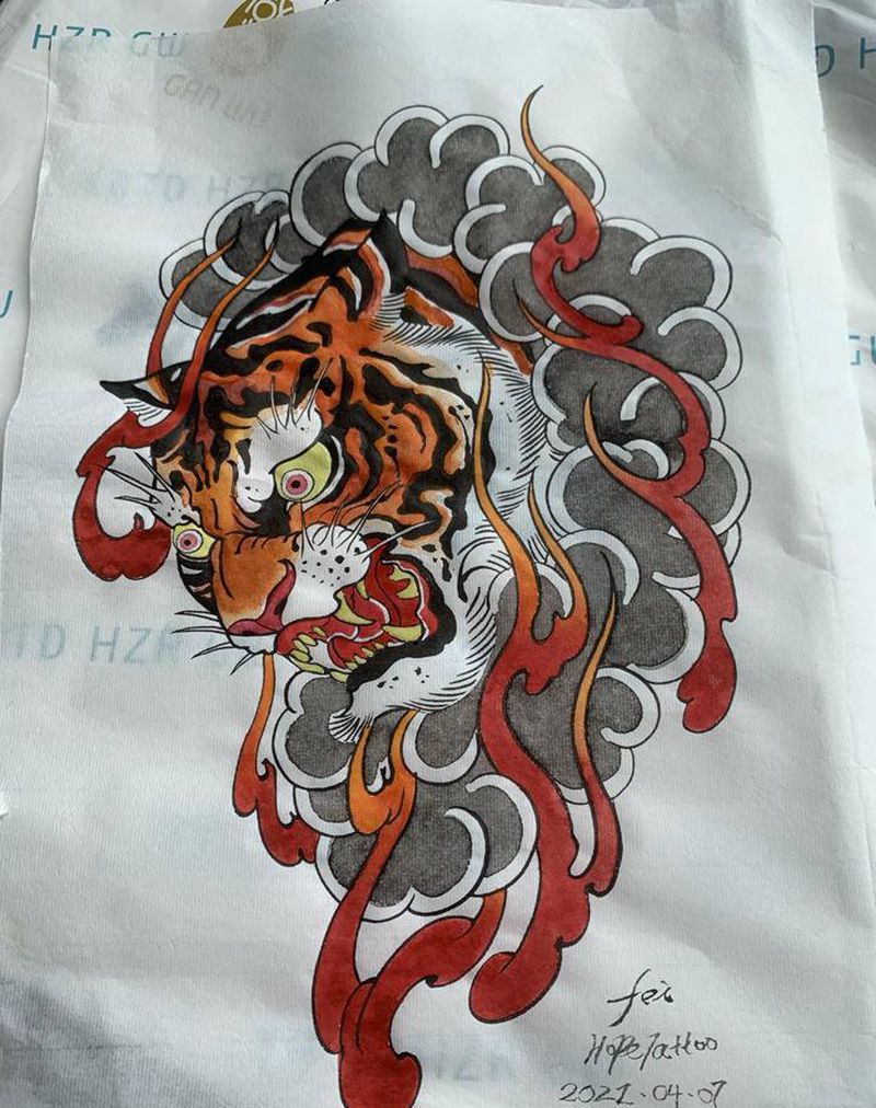 虎啸春纹身图片_手臂老传统纹身图案