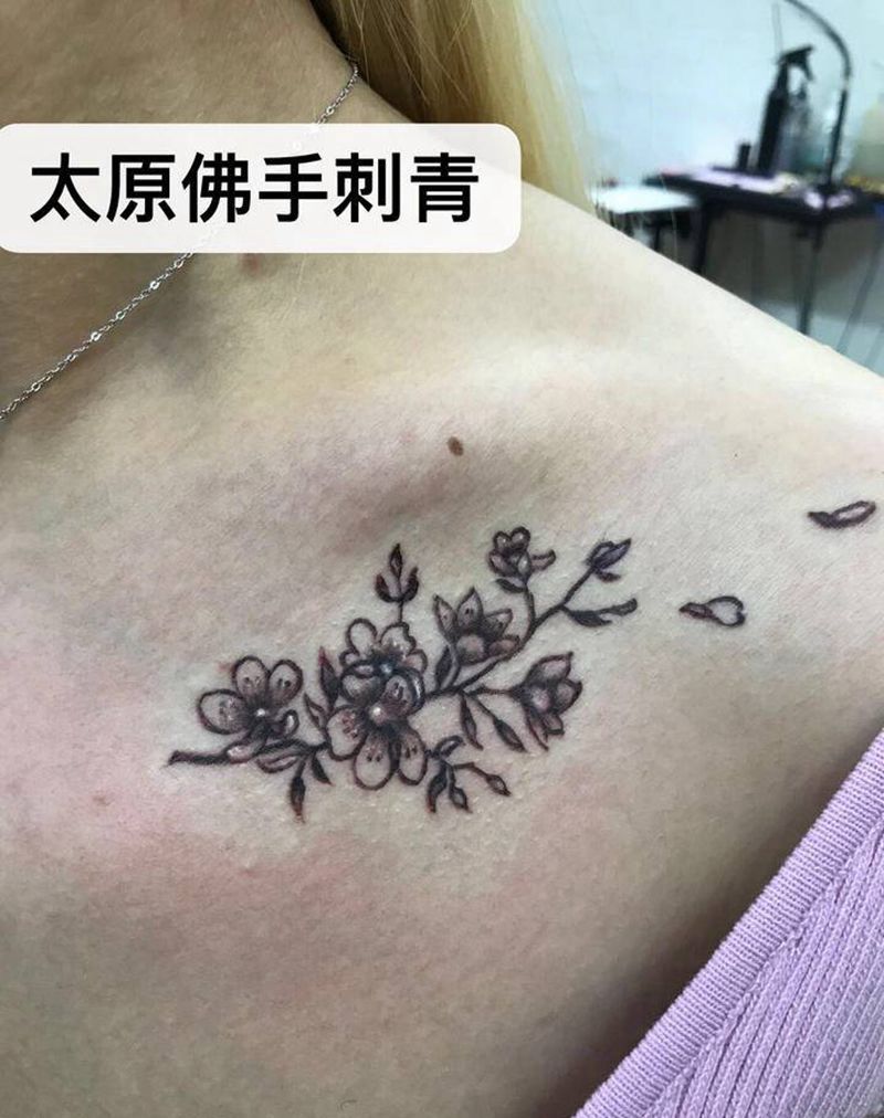 小清新纹身图片_腿部胸部水墨点刺纹身图案