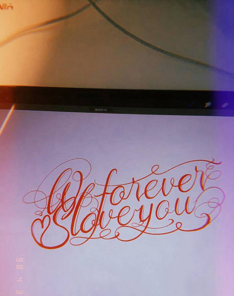 花体字客稿纹身图片_胸部花体字纹身图案