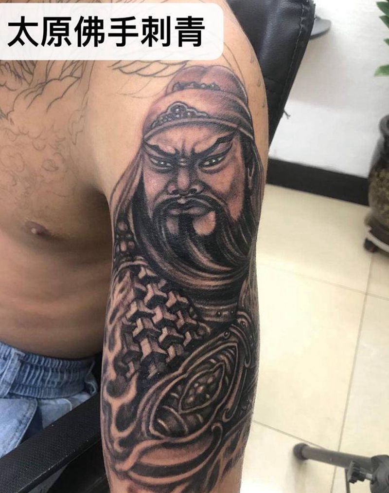 末完成关公半胛纹身图片_肩部新传统纹身图案