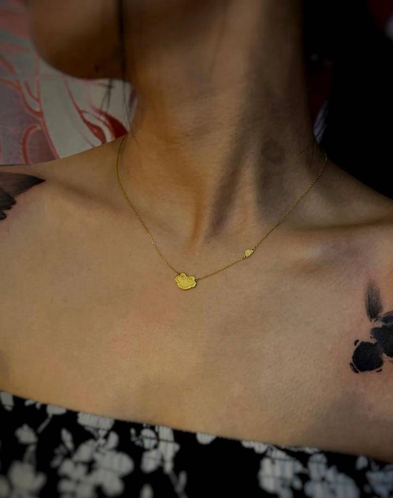 我像只鱼儿在你的荷塘纹身图片_胸部肩部水墨纹身图案