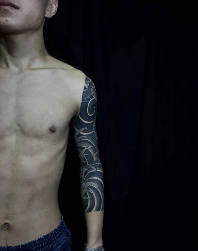 浪臂纹身图片_手臂老传统纹身图案