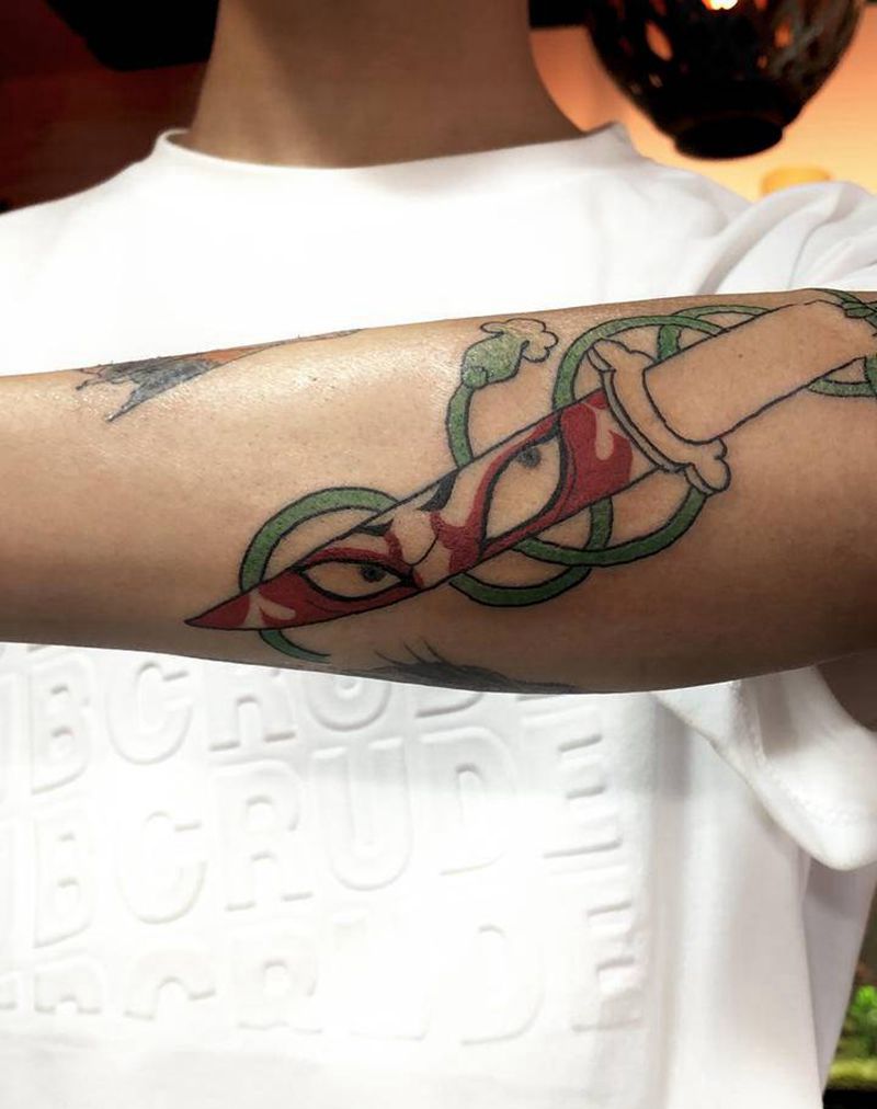 粉面郎纹身图片_手臂老传统纹身图案