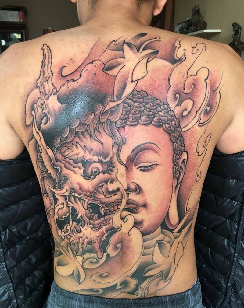 满背一念纹身图片