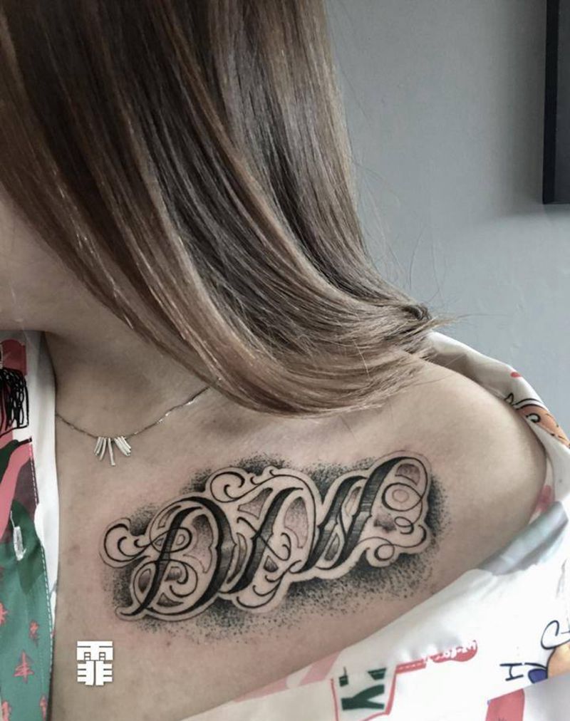 软花体纹身图片_成品胸部欧美字符纹身图案