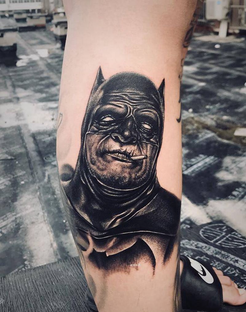 蝙蝠侠纹身图片_手臂肩部欧美写实新传统蝙蝠侠欧美黑灰写实纹身图案