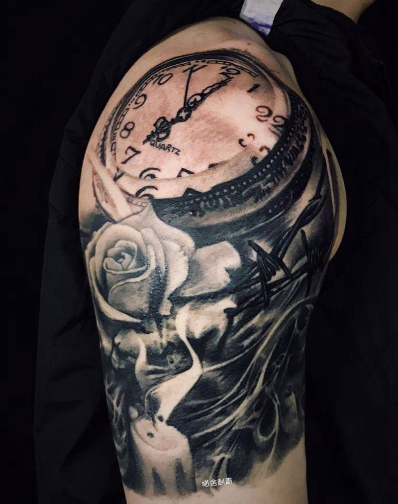半臂钟表图纹身图片