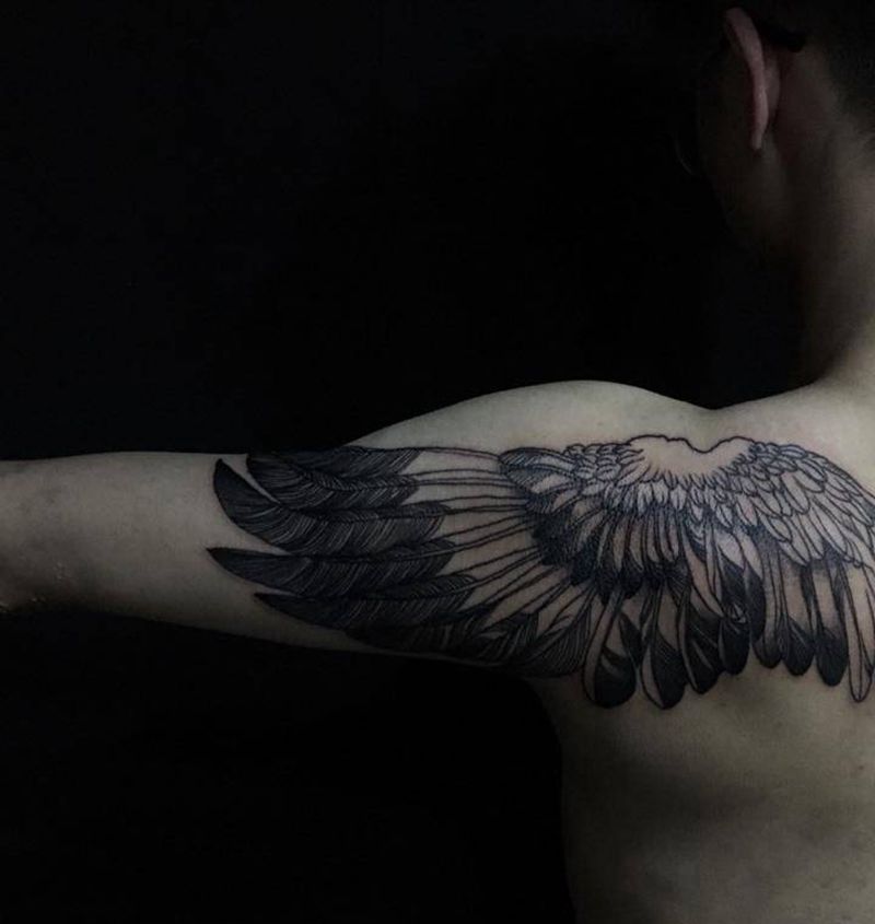 翅膀纹身图片_背部纹身图案