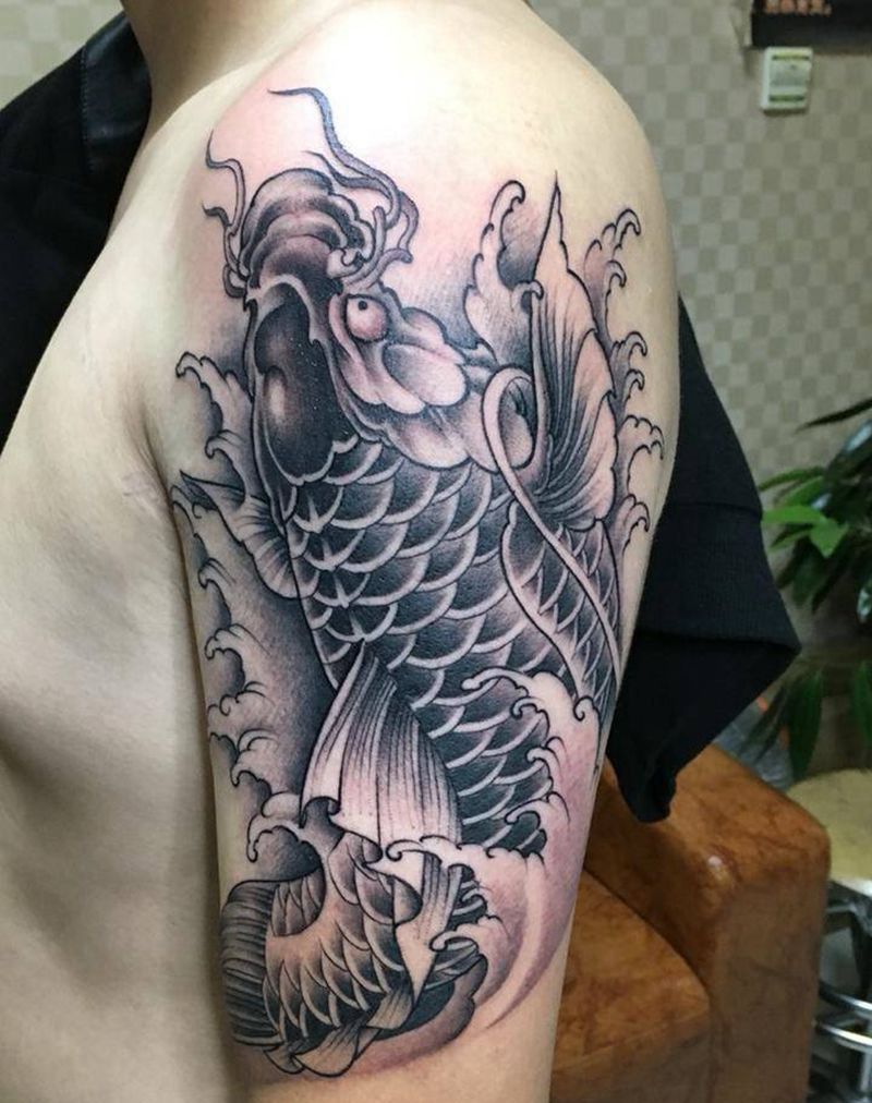 大臂鲤鱼纹身图片