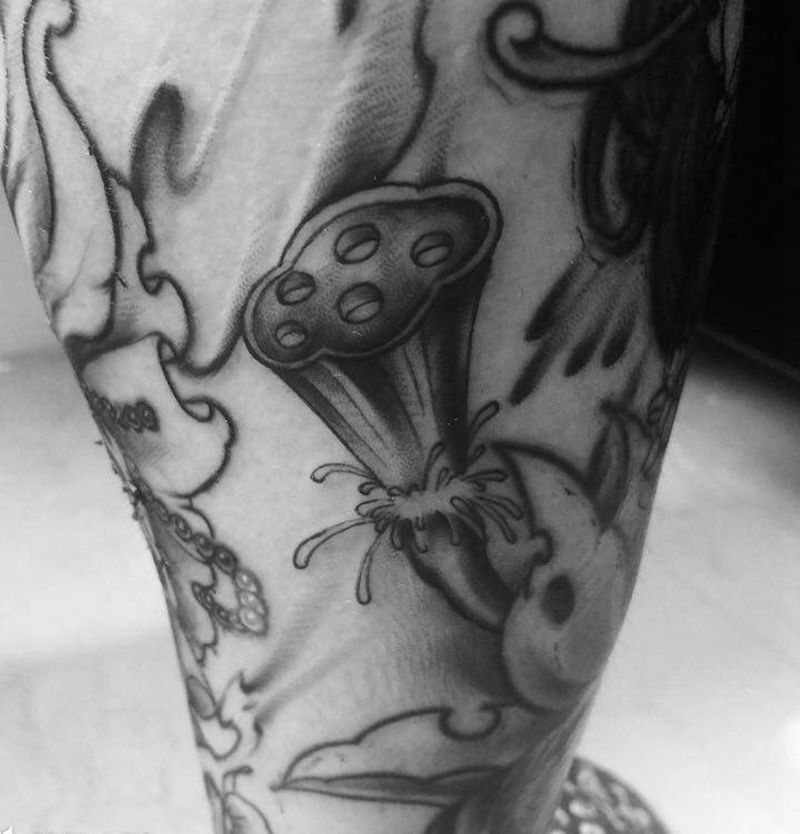 莲蓬纹身图片_成品手臂传统植物纹身图案