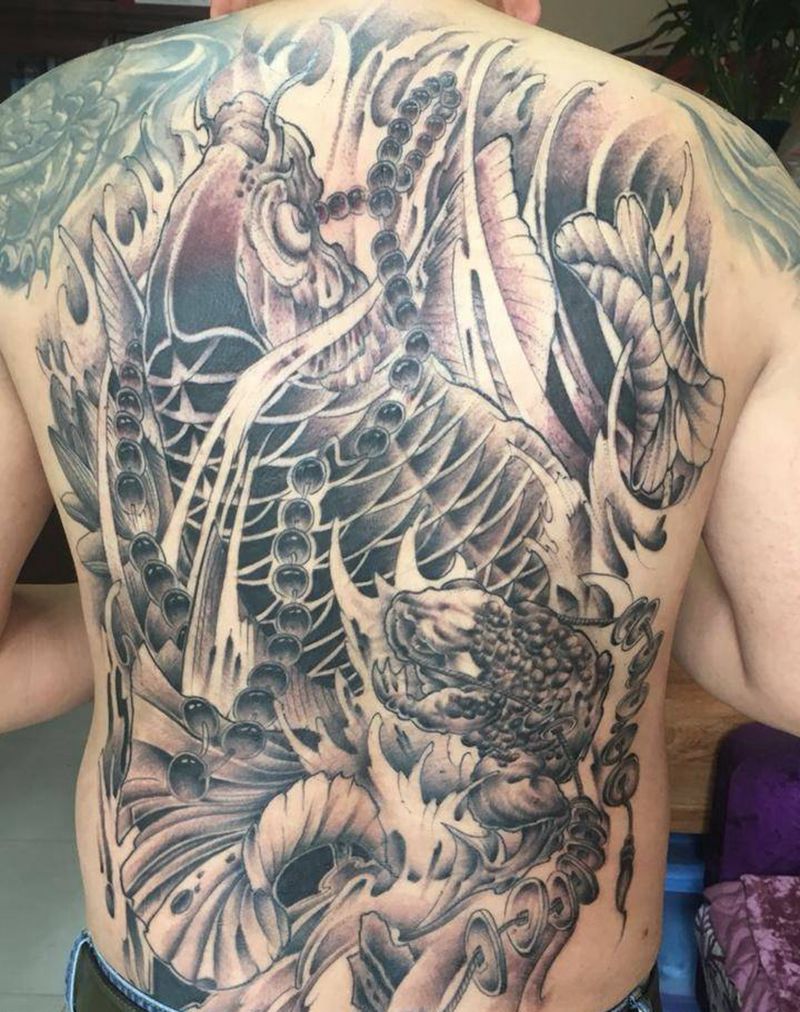 满背鱼纹身图片