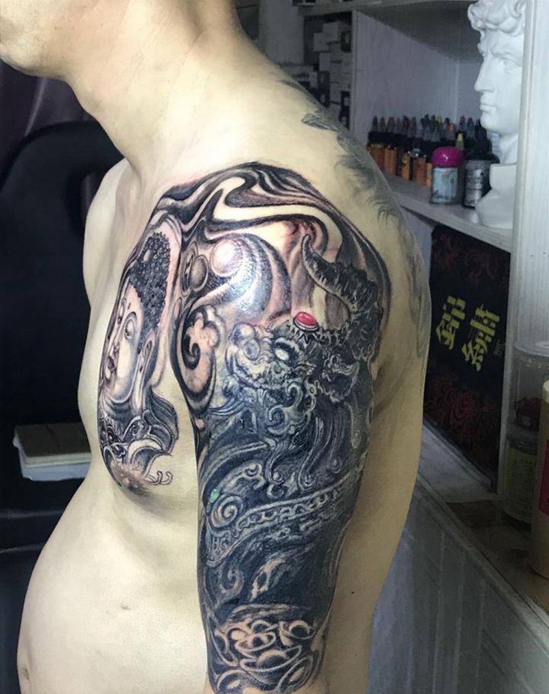 大臂遮盖连接半甲，因结痂，未完工纹身图片