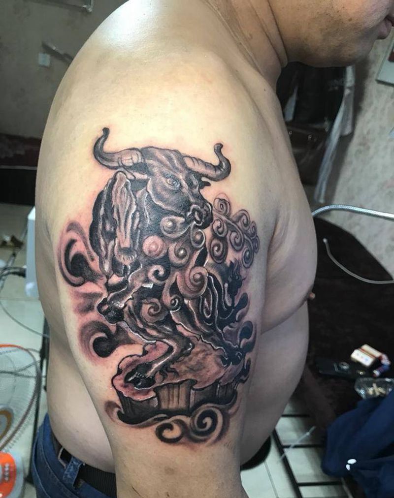 国画风格，顾客自选，酷爱丑牛纹身图片