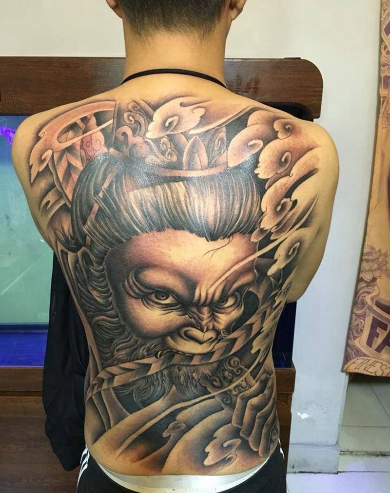 满背猴子纹身图片