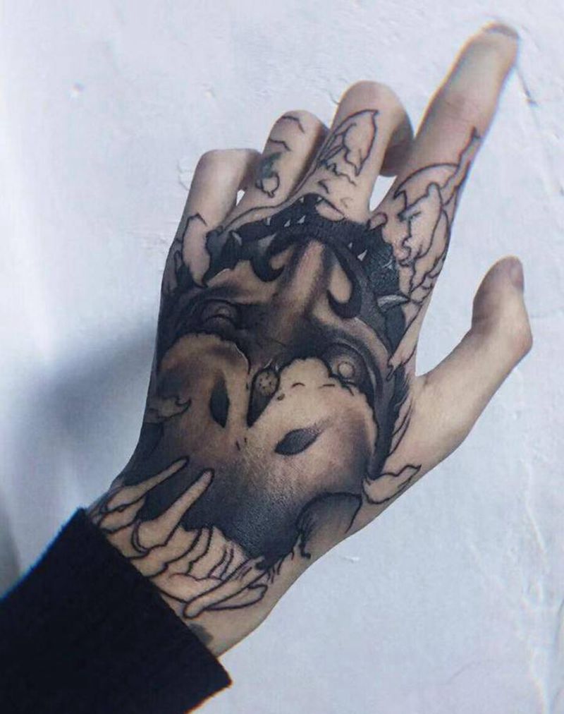 爆手背般若纹身图片_手部老传统新传统纹身图案