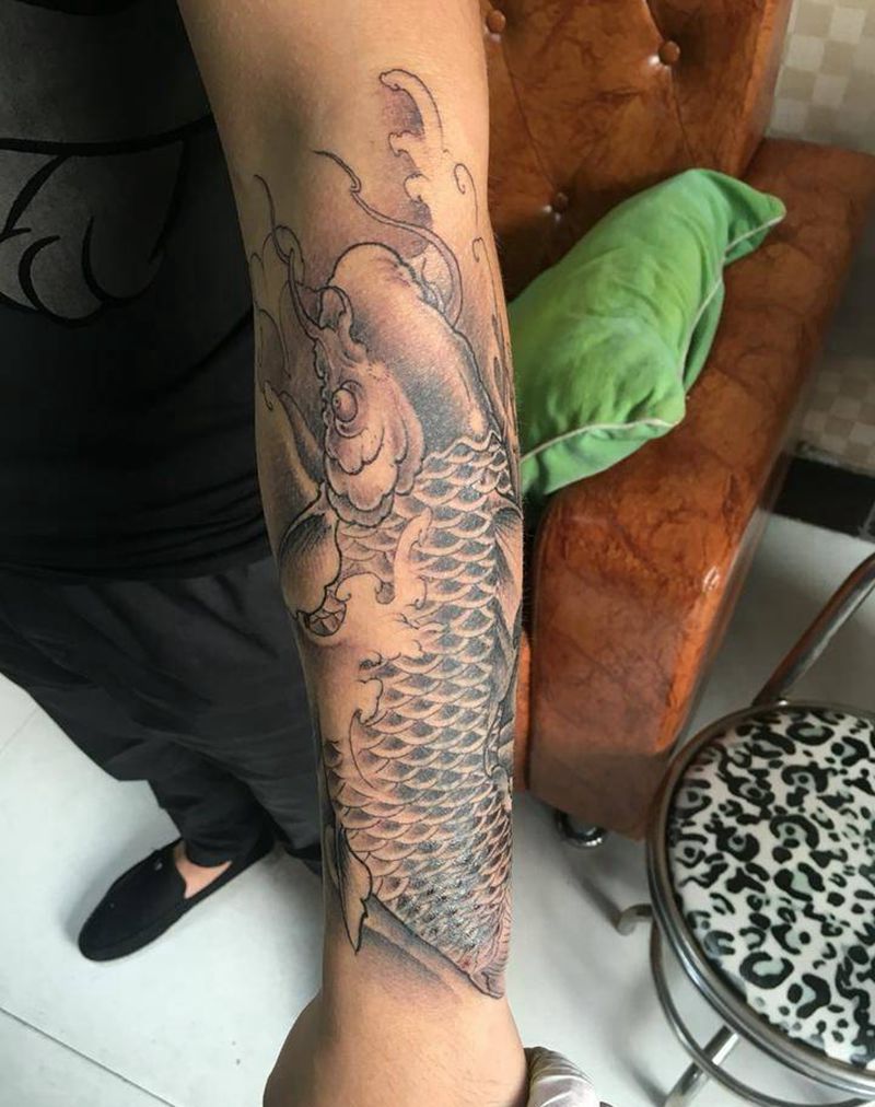 鲤鱼遮盖纹身图片