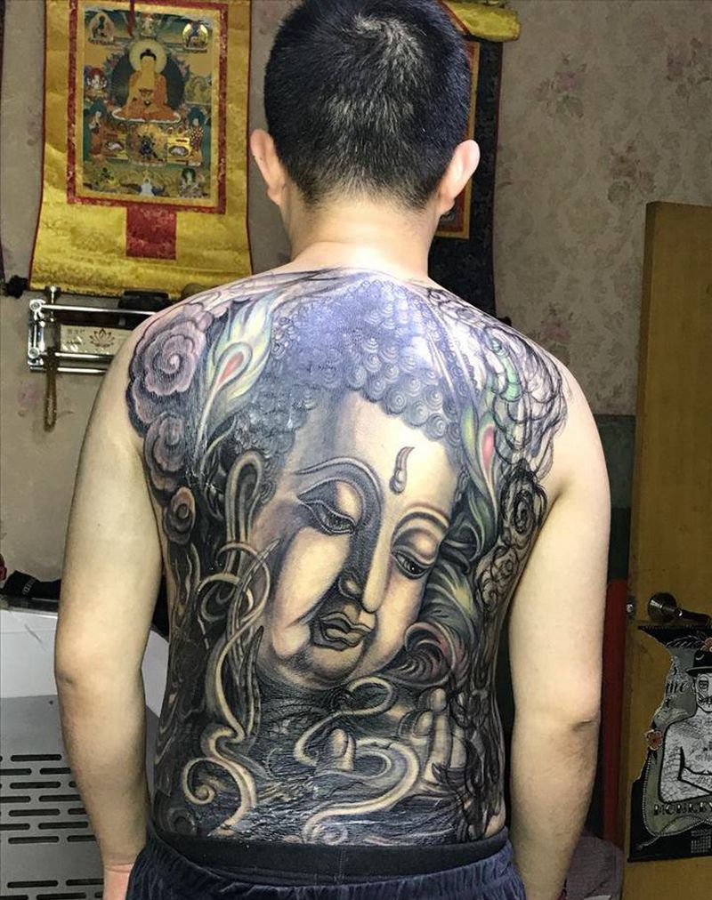 佛，还未完成，还有右侧未完成纹身图片