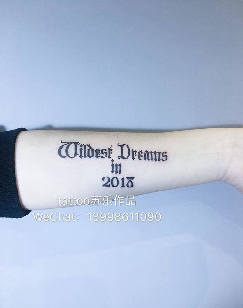 一个英文歌的名字。纹身图片_成品手臂清新字符纹身图案