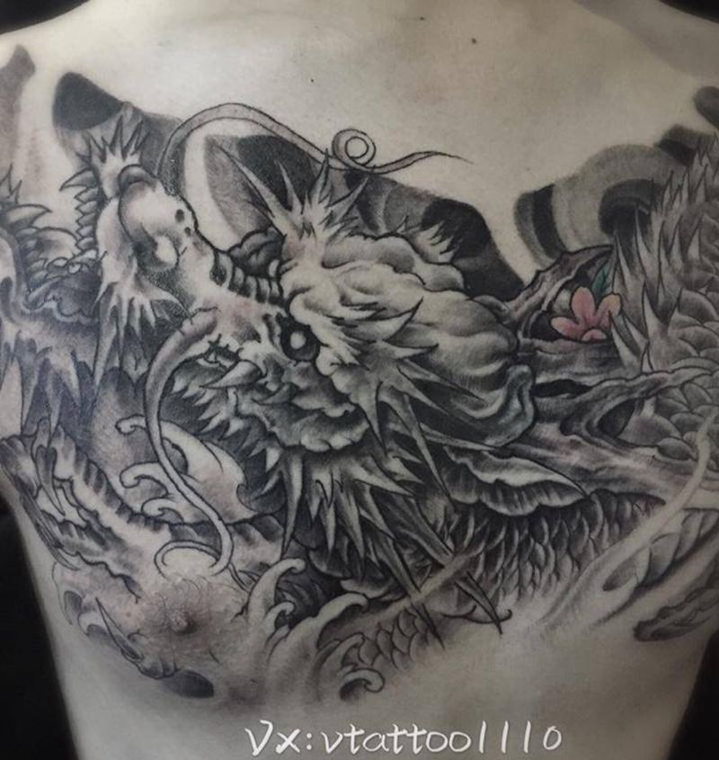 花胸龙纹身图片