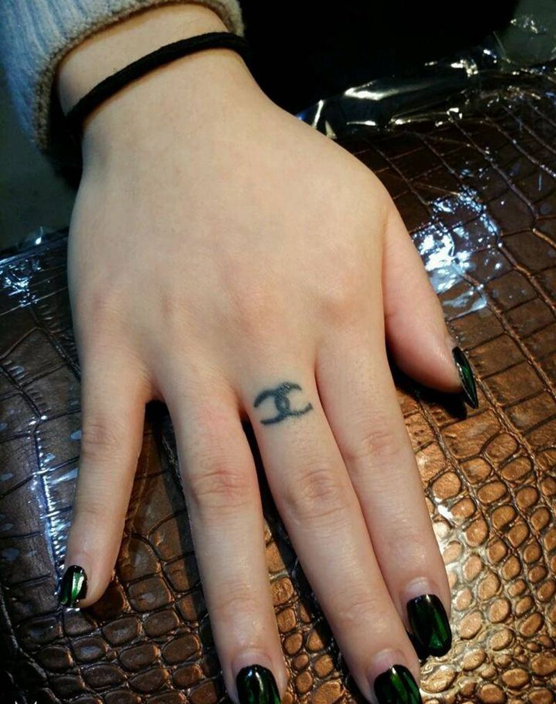 修改香奈儿纹身图片_肩部手臂手部脚部传统清新几何情侣原创成品纹身图案